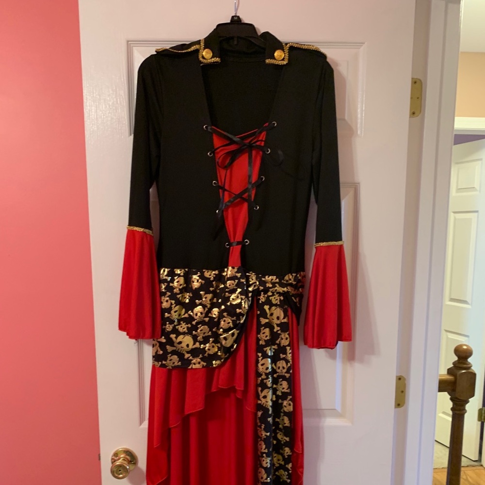 Women’s pirate costume